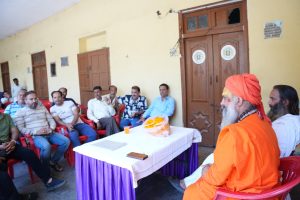 देहरादून में डेयरी संचालकों का फूटा गुस्सा, समस्याओं के समाधान की मांग