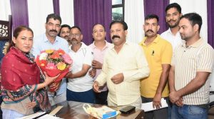 111 दिन बाद समाप्त हुआ पीआरडी जवानों का धरना, मंत्री रेखा आर्य के आश्वासन पर आंदोलन स्थगित